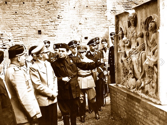 Hitler visita el Ara Pacis - Mayo 1938